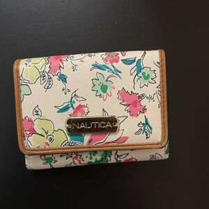 nautica wallet white w/floral ($10 start)